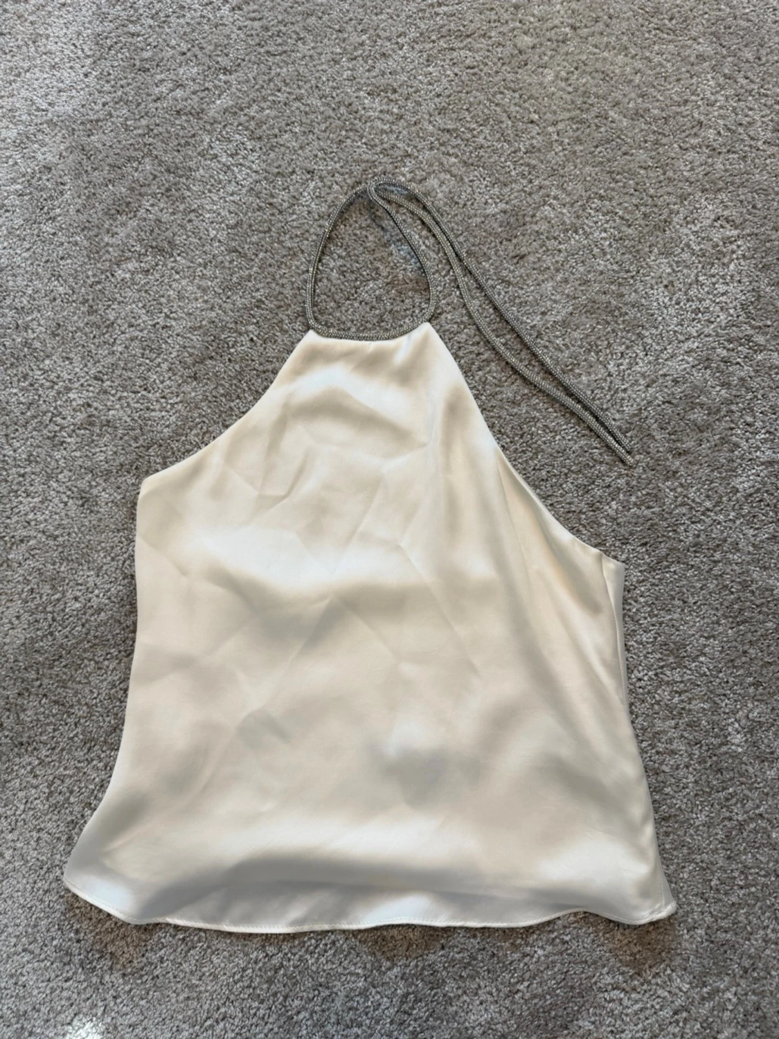 Vit halterneck linnetopp i satin