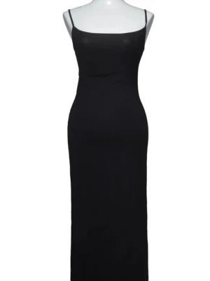 Svart långklänning  - Fin svart långklänning från Gina tricot💗jätte bekväm. Kommer inte till använing längre💗