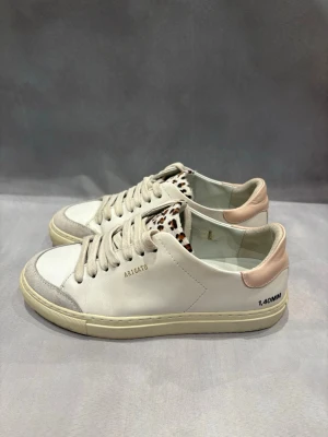 Axel Arigato sneakers  - Axel Arigatos skor | Storlek - 38 | Skick - 8/10, Inga defekter endast lite creas | Inget og medföljer | Hör av er vid frågor eller funderingar 🙌