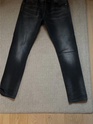 G star raw slim jeans - Hej säljer ett par g star raw slim jeans storlek 34/34, knappt använda