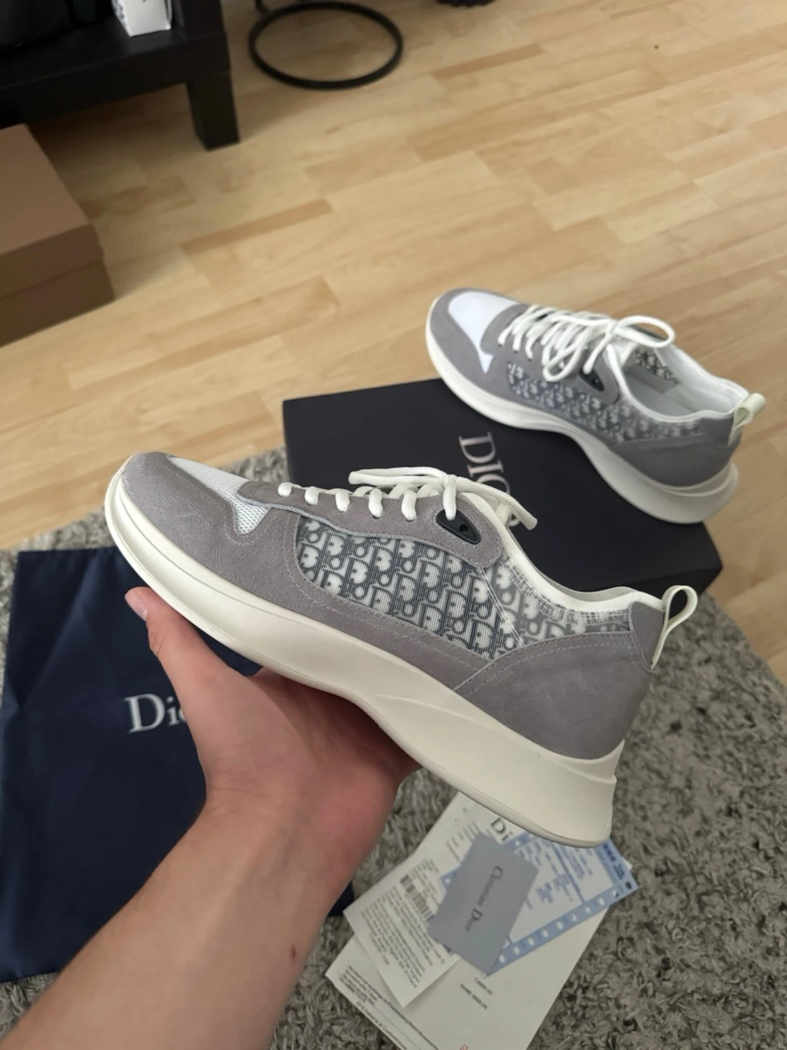 Gråa Dior sneakers med monogram - 1