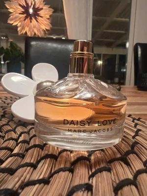 Daisy Love - Daisy Love av Marc Jacobs. Mycket kvar! 30ml flaska. Skriv vid funderingar 