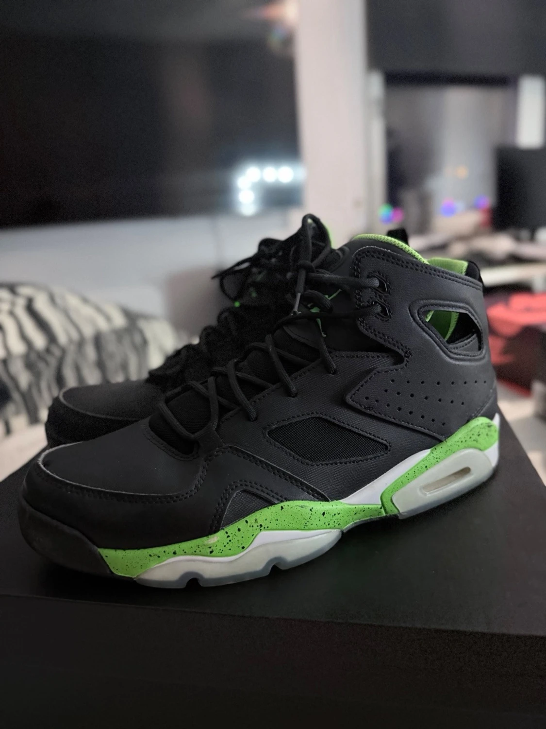 Svarta och limegröna Air Jordan sneakers - 2