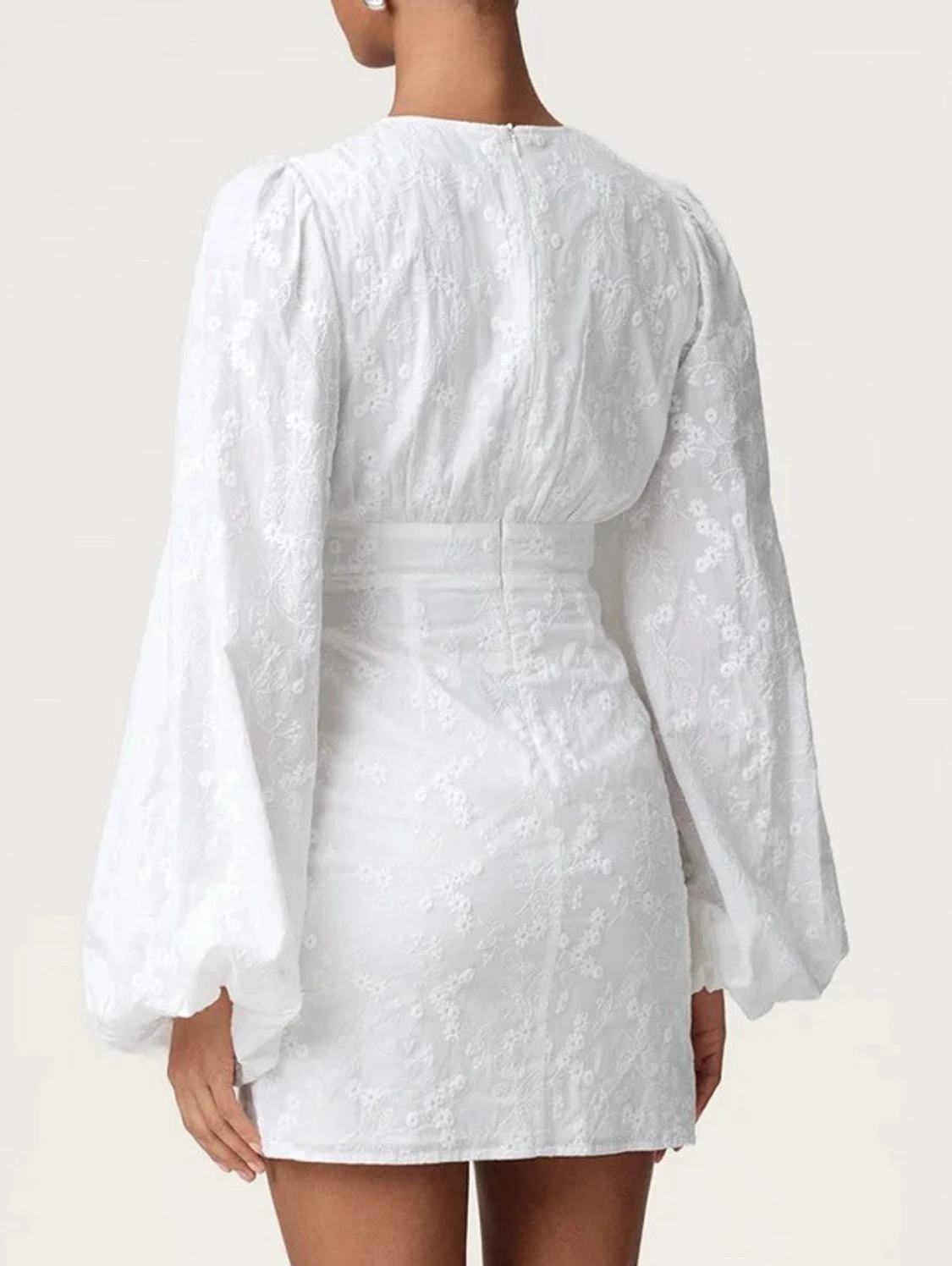 Vit kort klänning med puffärmar - 2