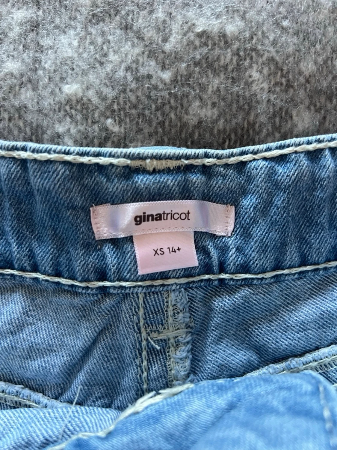 Blå jeansshorts från Gina Tricot - 1