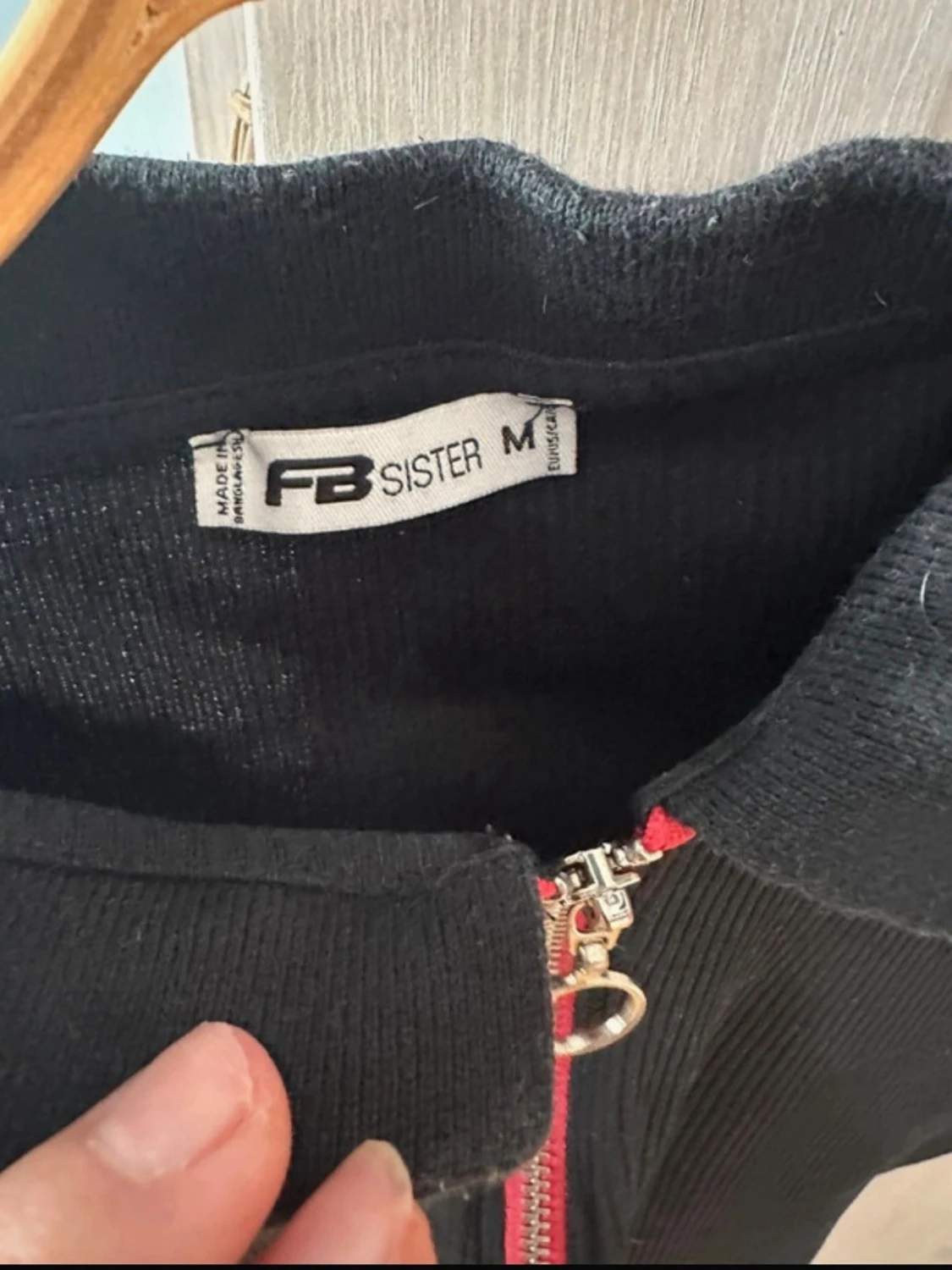 Svart ribbad polotopp med dragkedja - 2