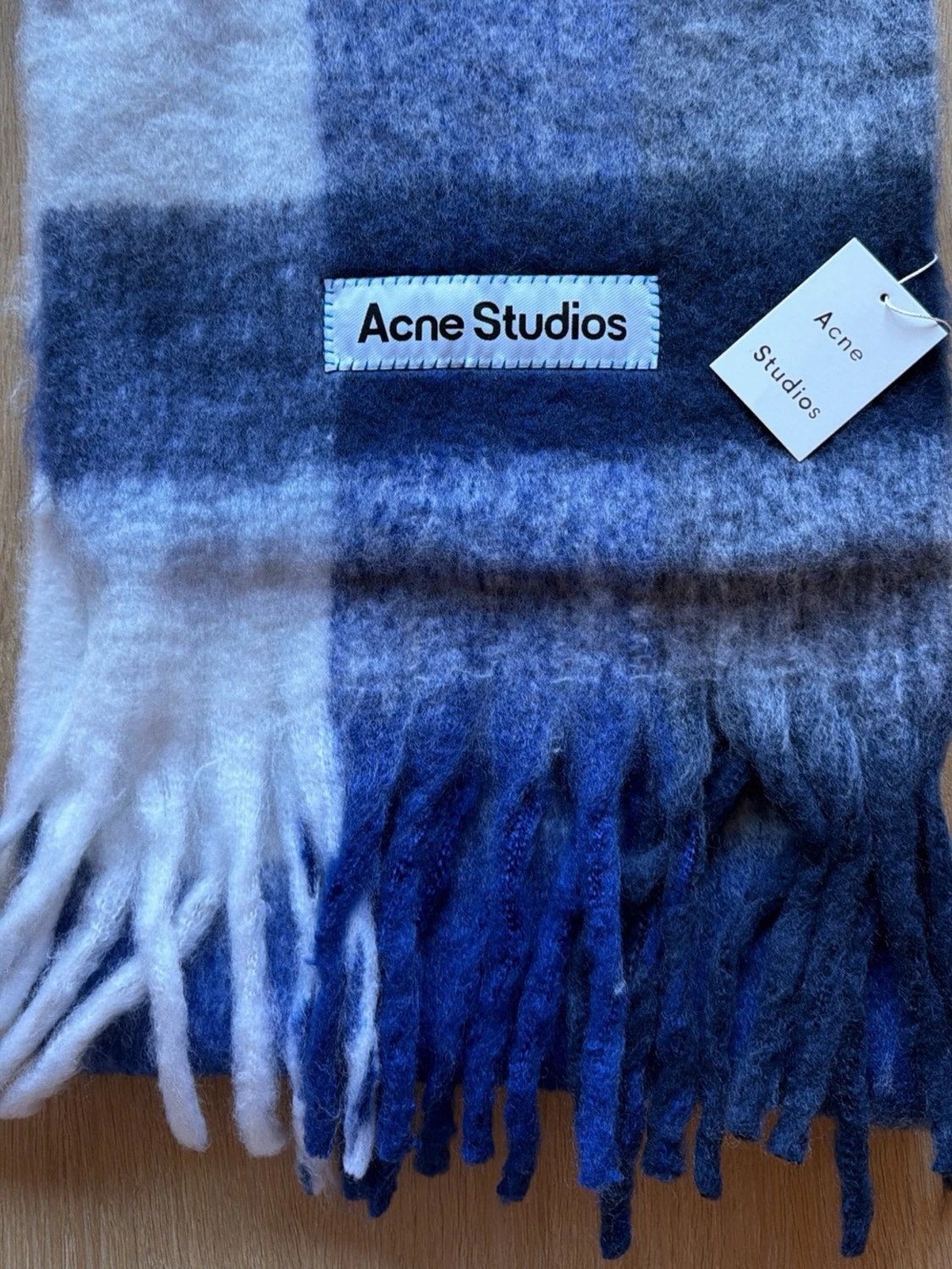 Rutig blå och vit halsduk Acne Studios