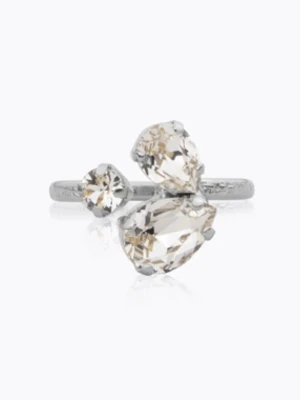 Caroline Svedbom ring - Superfin Caroline Svedbom ring i silver. Säljer då jag har bytt till guld smycken. Ringen är juster bar. Ringen har tyvärr blivit lite sliten på sidorna, vilket man kan se på sista bilden!💗