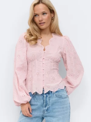 Rosa blus - Säljer denna populära blus från Gina Tricot som är slutsåld 💕 Helt oanvänd med prislappen kvar