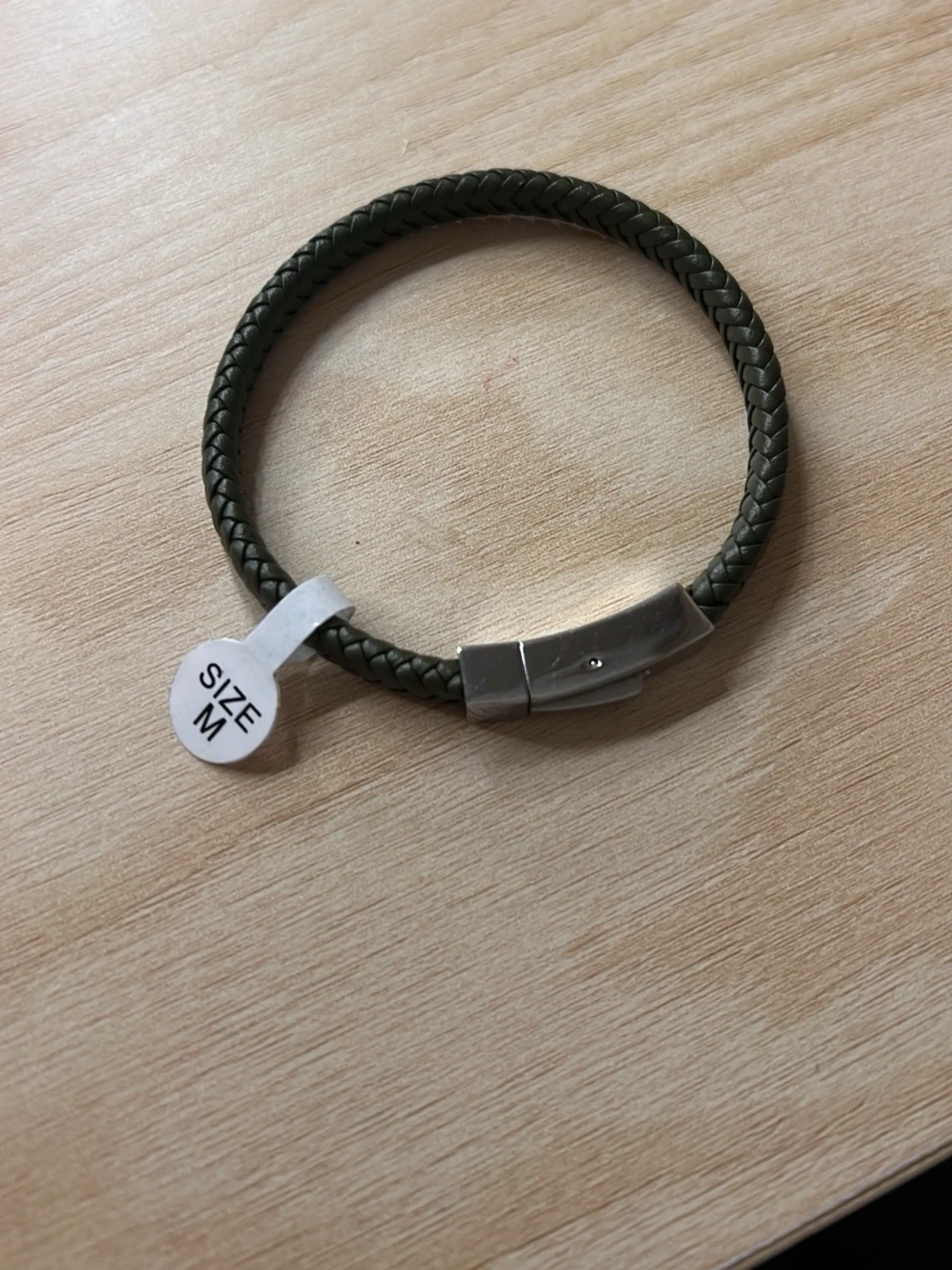 Grönt flätat armband från edd.