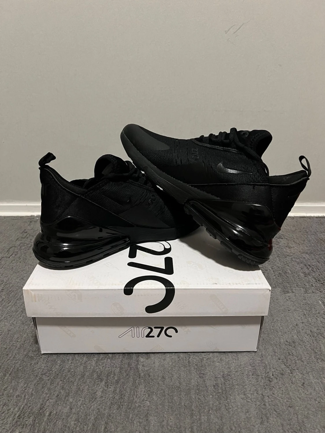Nike Air Max 270 helsvarta sneakers