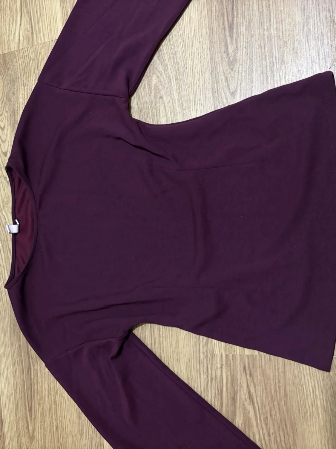 Vinröd långärmad topp med vida ärmar - 1