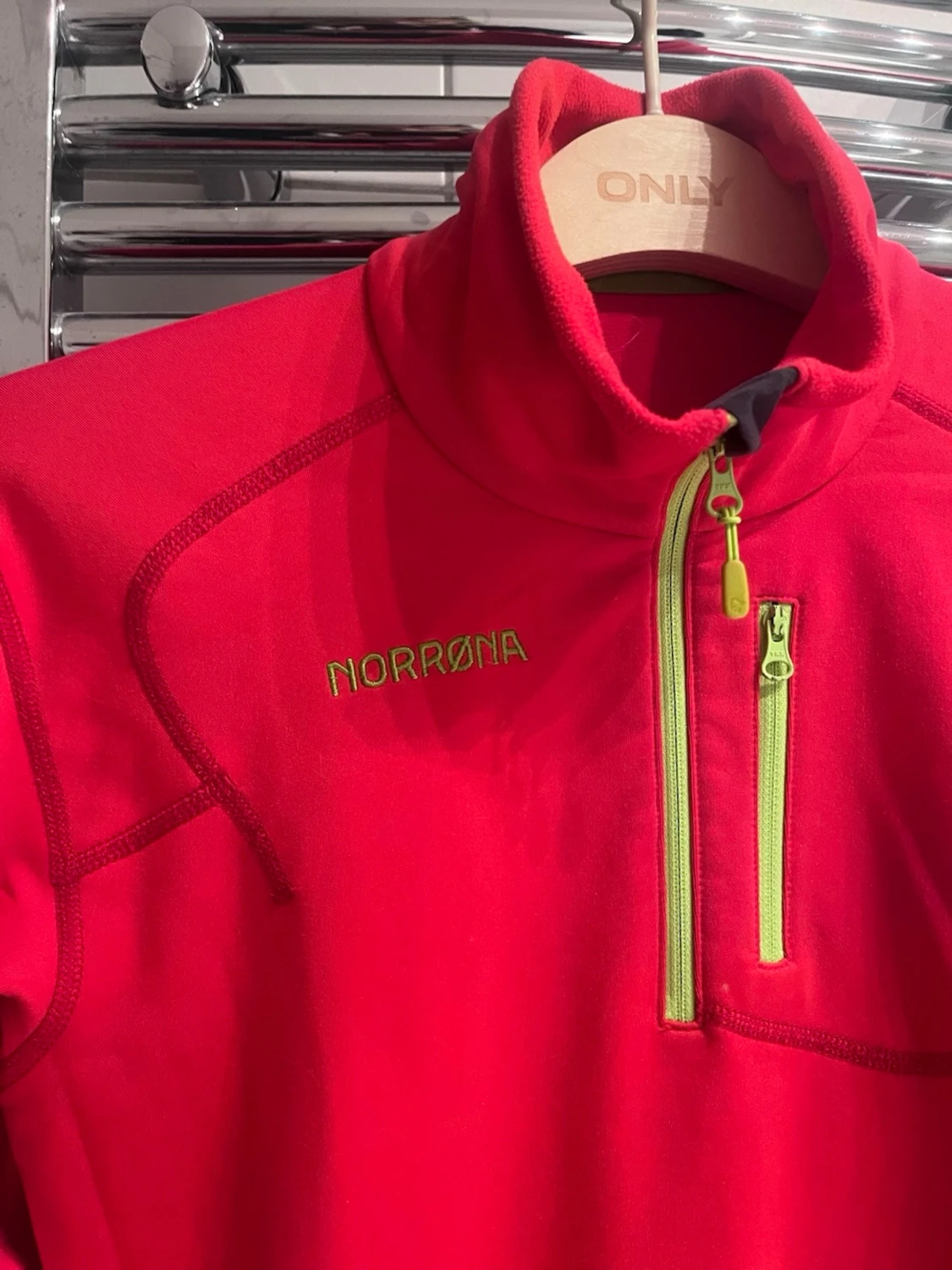 Röd fleece från Norrøna med dragkedja - 1