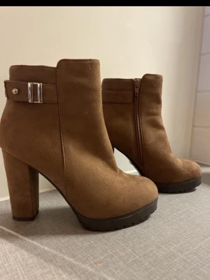 Tiamo stövletter - Aldrig använda.