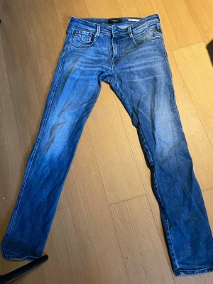 Replay anbass. - Säljer nu ett par tajta replay anbass köpt på nk i storlek 30.32.