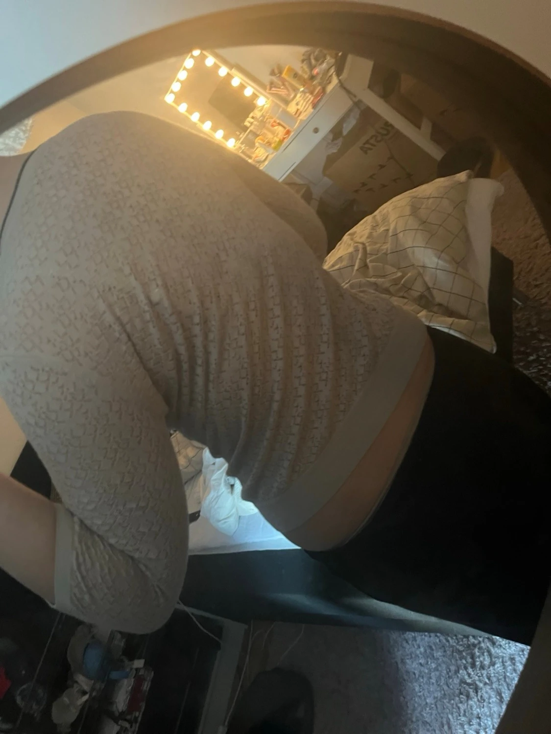 Beige figurnära cardigan med mönster - 1