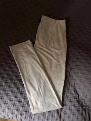 Byxor - Sköna leggings/byxor! Stretchig midja🌸