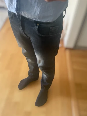 Marinblå jeans  - Riktigt schysst st ”wash” | bra skick skriv vid frågor!