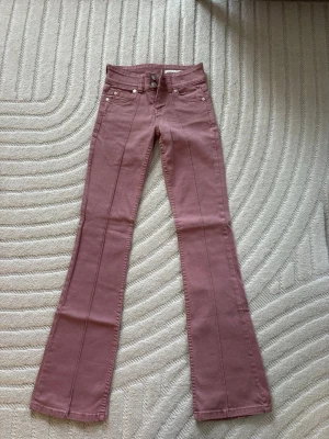 Bootcut jeans - Jätte fina jeans från bershka, använda 1 gång