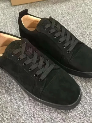 Christian Louboutin - OBSS NI FÅR EJ PRODUKTEN ENDAST LÄNK TILL EN TELEGRAM GRUPP DÄR NI KAN KÖPA DEM INGA SKOR GES ALLS OCH INGEN FYSKISK PRODUKTS GES. OM NI KÖPER SÅ ÄR DET MEDVETET ATT NI FÅR LÄNK