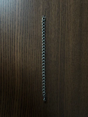 Stainless steel kedjearmband 19 cm - Stilrent armband med grova länkar i silverfärgad metall. Klassisk kedjedesign som passar perfekt till en modern och minimalistisk stil. Lätt att matcha med andra accessoarer och smycken. Enkel låsning för smidig användning.