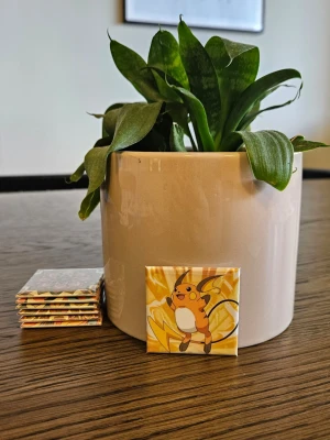 Raichu kylskåpsmagnet  - 50x50mm  Instagram: magnet.man_