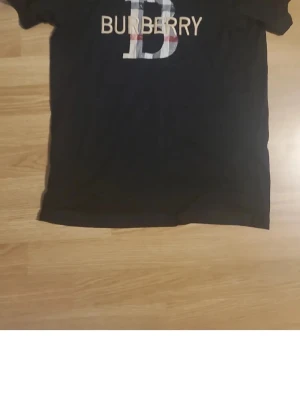Tshirt - Säljer allt i ett för 180kr