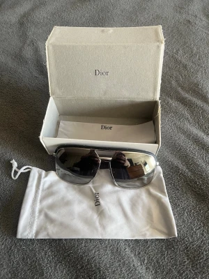 Dior solglasögon  - Solglasögon från dior | Herr | Svart/silver | Box medföljer | 