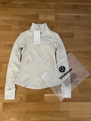 Lululemon define - Lululemon define jacket, endast testad Storlek:2 tveka inte på frågor.