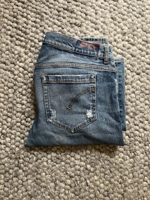 Snygga Dondup George Jeans i storlek 36 - Snygga Dondup George Jeans i storlek 36, grymt  skick! Skriv vid fler frågor eller funderingar.