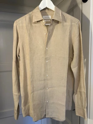 Massimo Dutti linneskjorta  - Beige Massimo Dutti linneskjorta | Storlek S | HELT NY | 100% linne | Skriv om ni har frågor☀️|