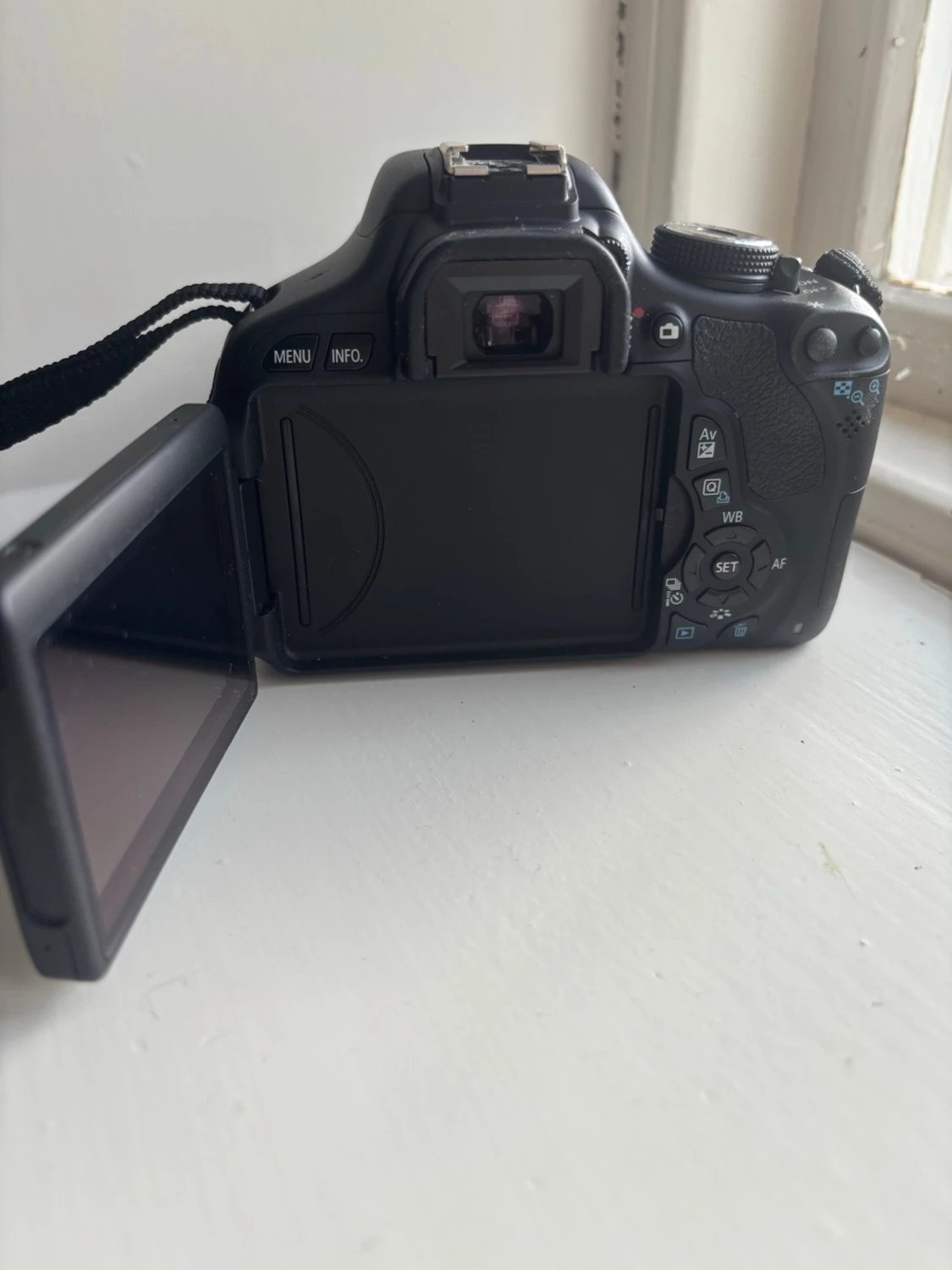 CANON EOS 600D Reflex + 18-55mm IS - 6