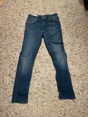 Tramarossa Jeans - Hej! Säljer nu mina tramarossa jeans. Jeansen är slim och är i storlek W31. Mycket snygga detaljer, och snygg tvätt. Hör av dig vid frågor!