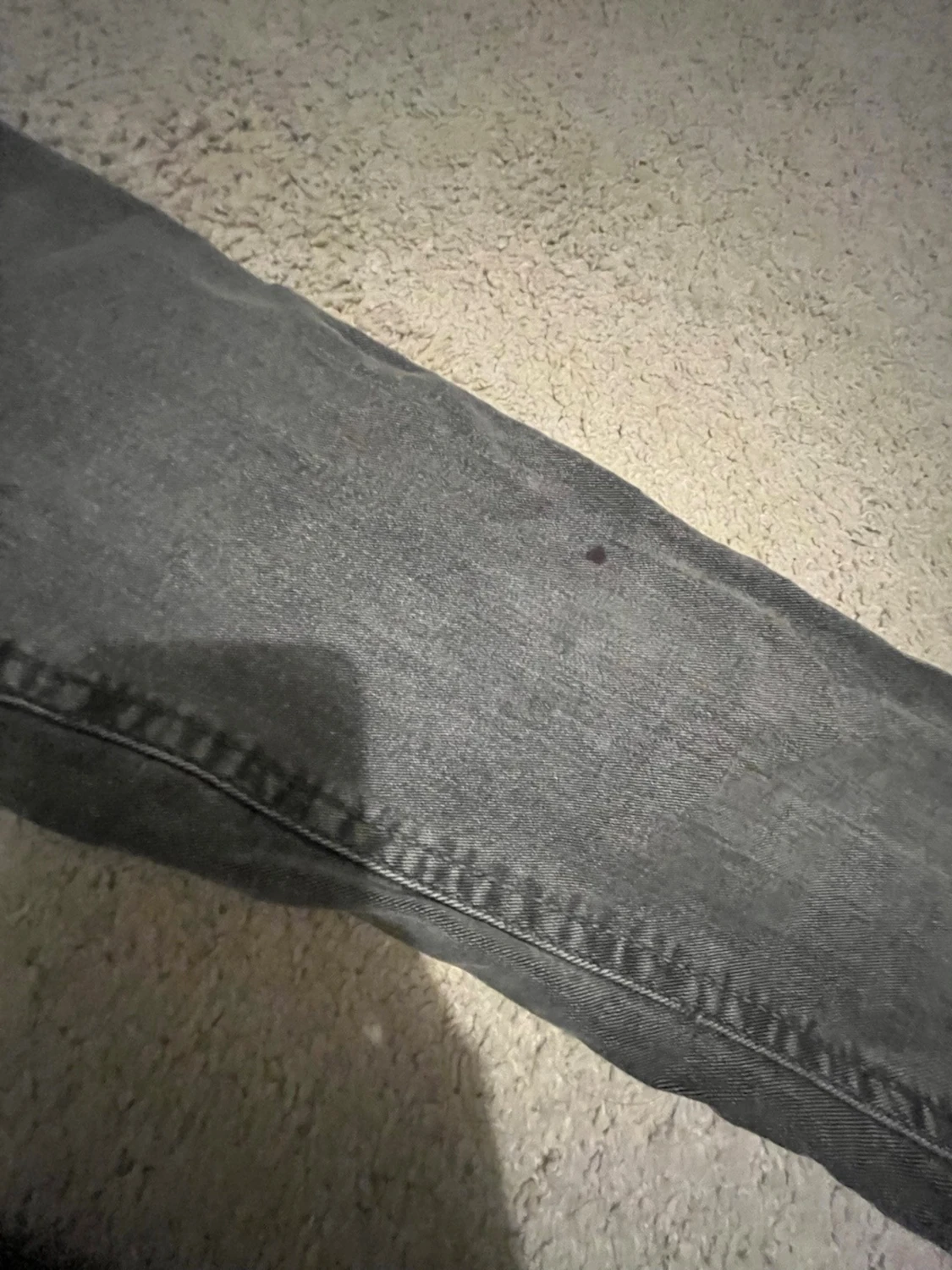 Grå bootcut jeans med slitningar - 4