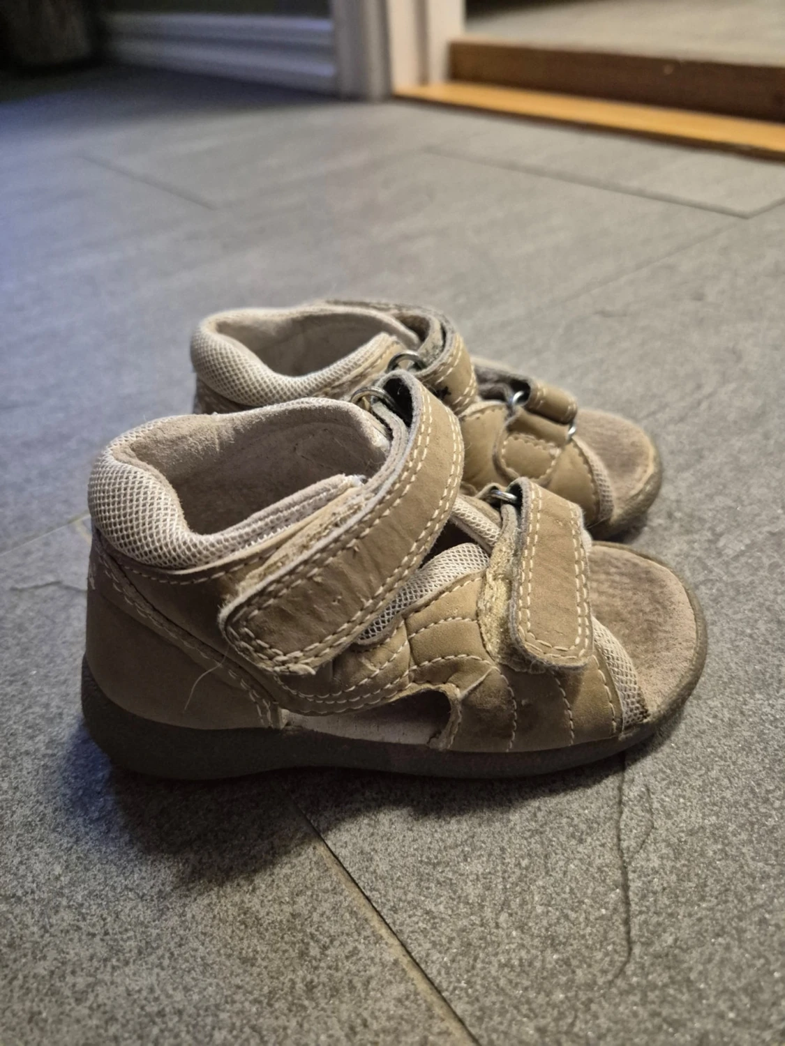Beige barnsandaler med kardborre 22 - 1