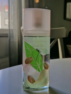 Elizabeth Arden Green Tea Pistachio Crunch 100ml - Har tyvärr inte kvar kartongen. Sötare version än originalet. 