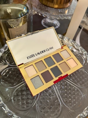 Estée Lauder - Estee Lauder Glam Eyeshadow Palette  Pris 300kr. HELT NY 