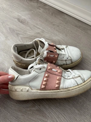 Valentino Rockstud Shoes - one stud is loose and the sole is in really bad condition