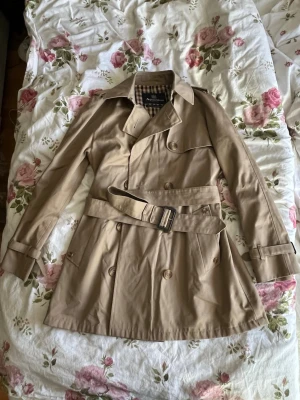 Aquascutum trenchcoat  - Super fin kappa från Aquascutum. Sitter som en S/M 
