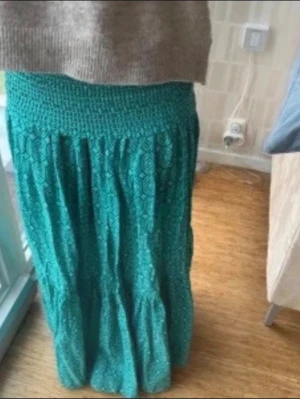 Zara kjol - Jätte fin turkos långkjol från Zara!!🩵 Endast använd få gånger💓 skriv om ni är intresserade och lägg gärna prisförslag 🤍