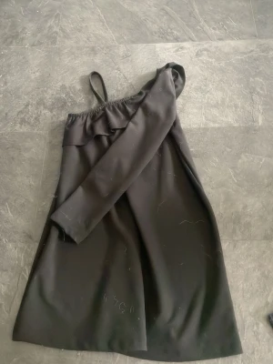 Fin mini dress - Klänning är för barn men då är den lång, passar mig idag och sitter bra precis som en mini klänning, så passar både barn och tonåringar 