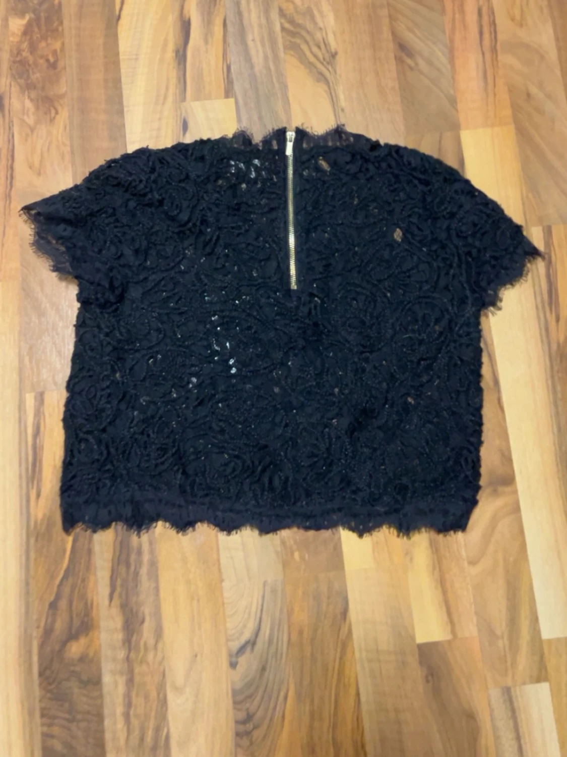 Svart spetsblus med dragkedja - 1