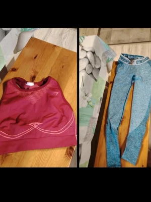 Gymshark sport-bh och tights set💪🏻☀️  - Säljer ett träningsset från Gymshark med en vinröd sport-bh med korsade axelband och vita detaljer samt ett par blåmelerade tights med hög midja och Gymshark-logga i midjebandet. Perfekt för gymmet eller löpning💓💎 Check out also other items!! 