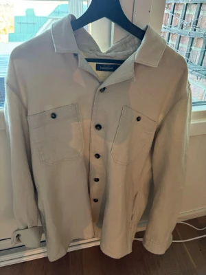 Beige overshirt från Dressman - Beige overshirt från Dressman