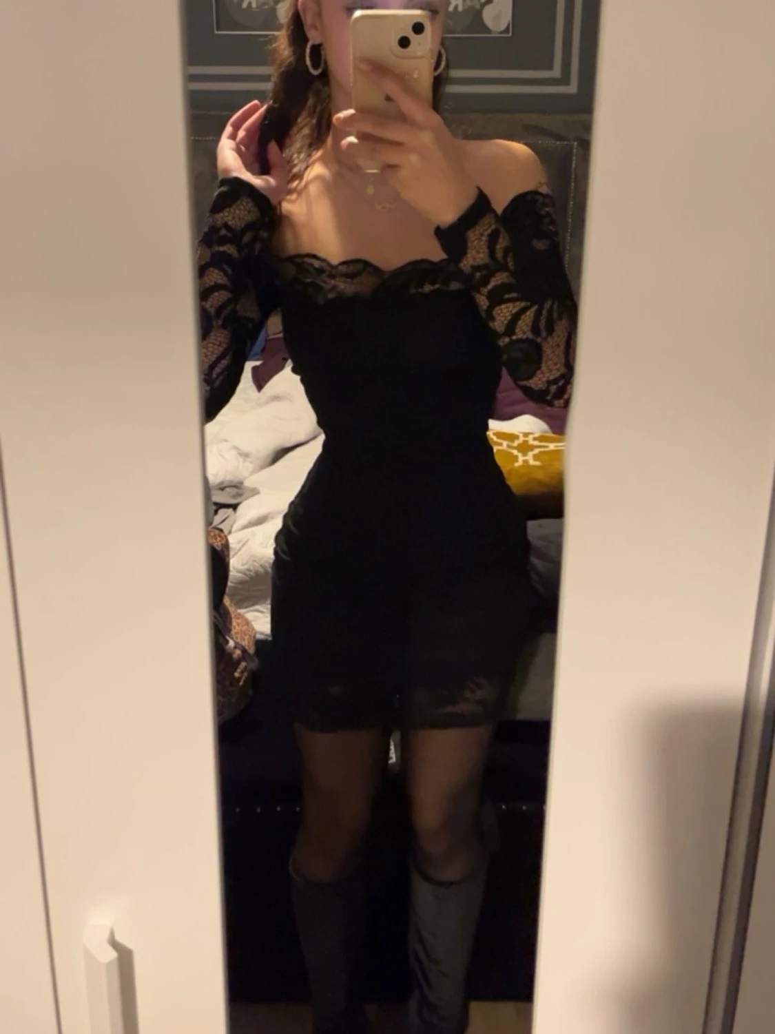 Svart spetsklänning offshoulder