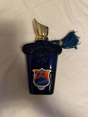 Casamorati Mefisto Eau de Parfum - Hej säljer en 100ml casamorati manifesto parfym som jag fått i present. Den faller mig inte i smaken så jag säljer vidare den. 