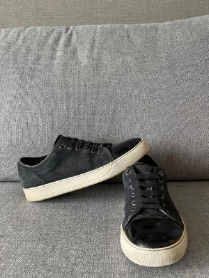 Lanvin skor  - Lanvin skor storlek 40-41,5 (uk6)| skick 8/10| nypris runt 5000kr mitt pris 2199kr| medföljer box| har du frågor är det bara att skriva!