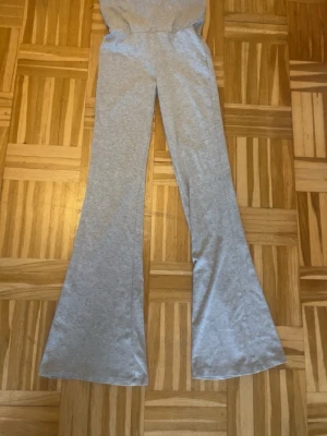 Yoga pants -  Går att vika ner, aldrig använts, säljer för att jag ej använder dem. Pris går att diskutera. 