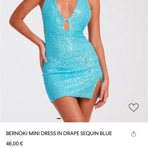 Blå paljettklänning - Super snygg blå miniklänning från Motel Rocks med paljetter. Klänningen är öppen ryggen. Perfekt för en kväll ute! 💙Den är helt ny, endast testad