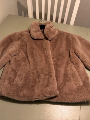 "Päls"jacka, helt ny, stl 170 - Helt ny, jättemjuk och fin, beige brun